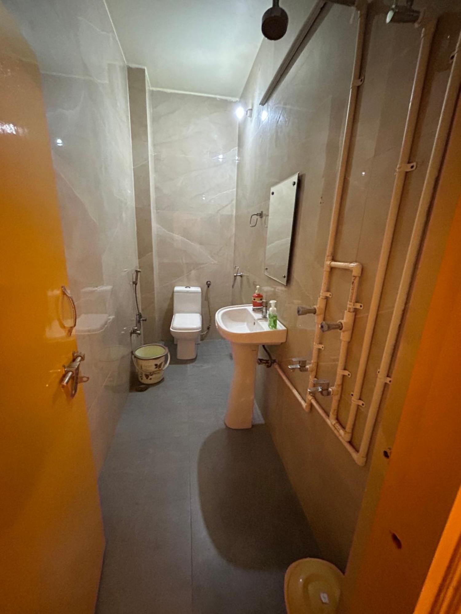 The Yellow House - Couple'S Getaway In Gomti Nagar- 1 Bhk لاكناو المظهر الخارجي الصورة