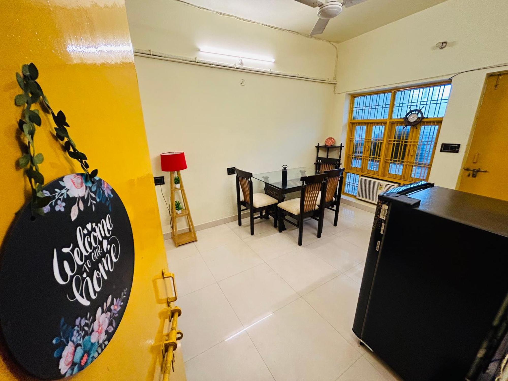 The Yellow House - Couple'S Getaway In Gomti Nagar- 1 Bhk لاكناو المظهر الخارجي الصورة