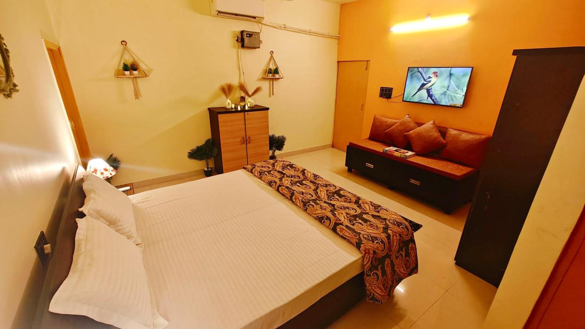The Yellow House - Couple'S Getaway In Gomti Nagar- 1 Bhk لاكناو المظهر الخارجي الصورة