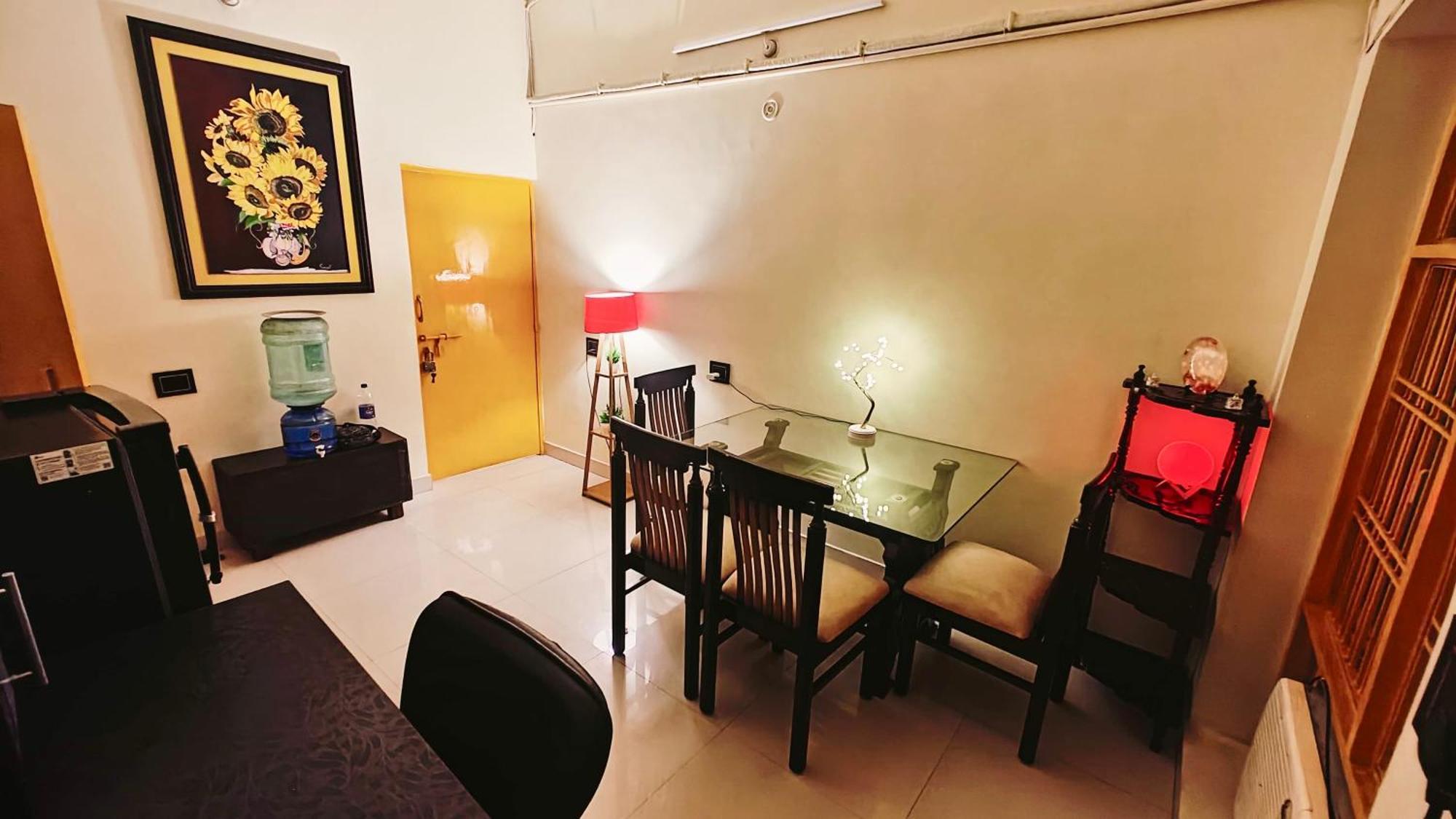 The Yellow House - Couple'S Getaway In Gomti Nagar- 1 Bhk لاكناو المظهر الخارجي الصورة